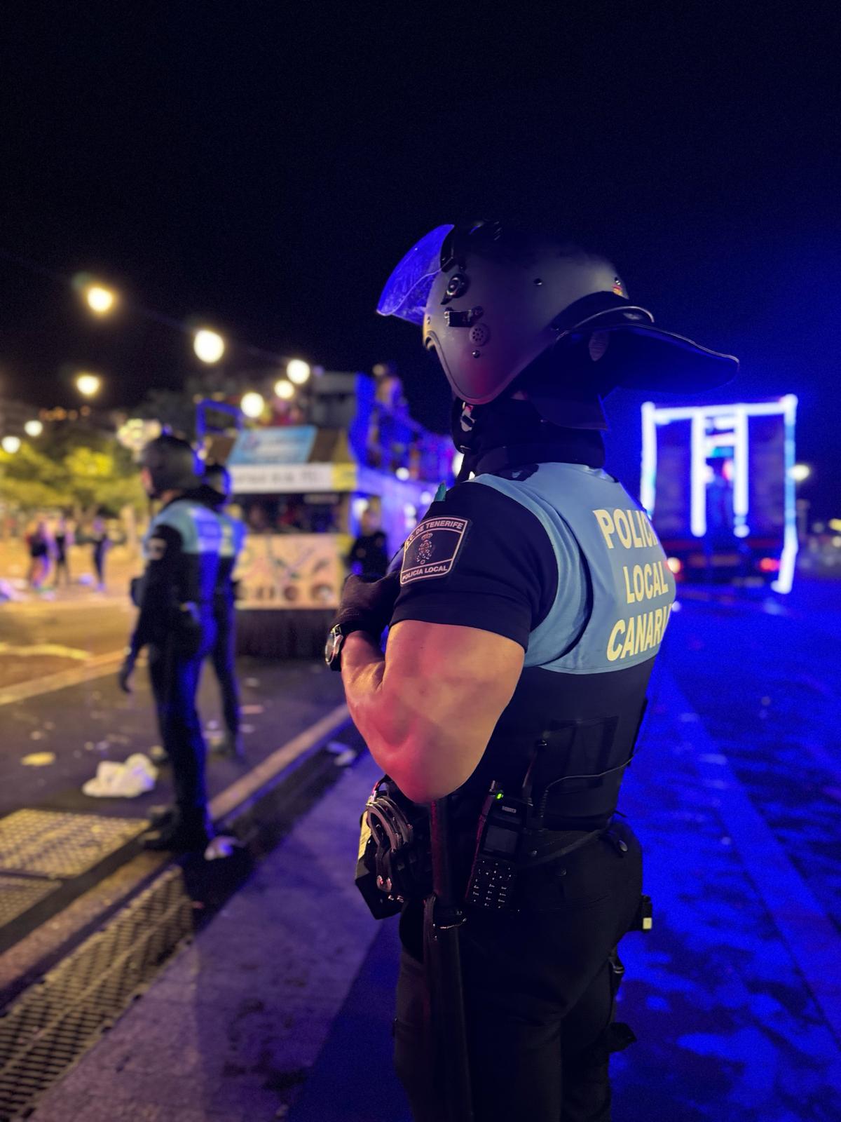 Agente de la Policía Local Canaria de servicio